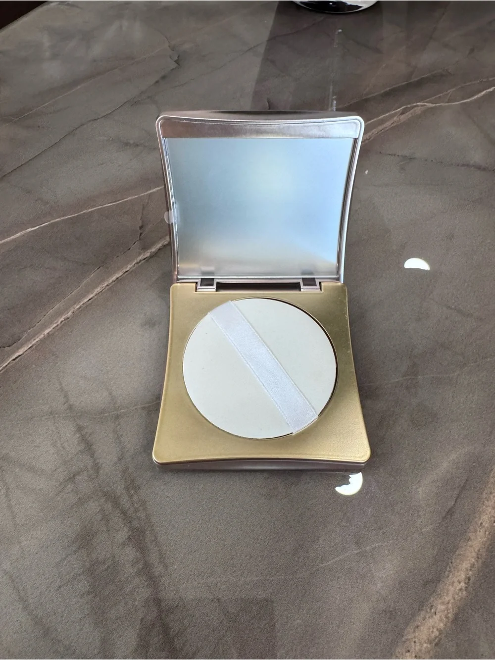 Elizabeth Arden Flawless Finish Skincaring Pressed Powder Shade Bronze